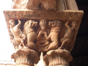 モンレアーレ 柱廊の彫刻